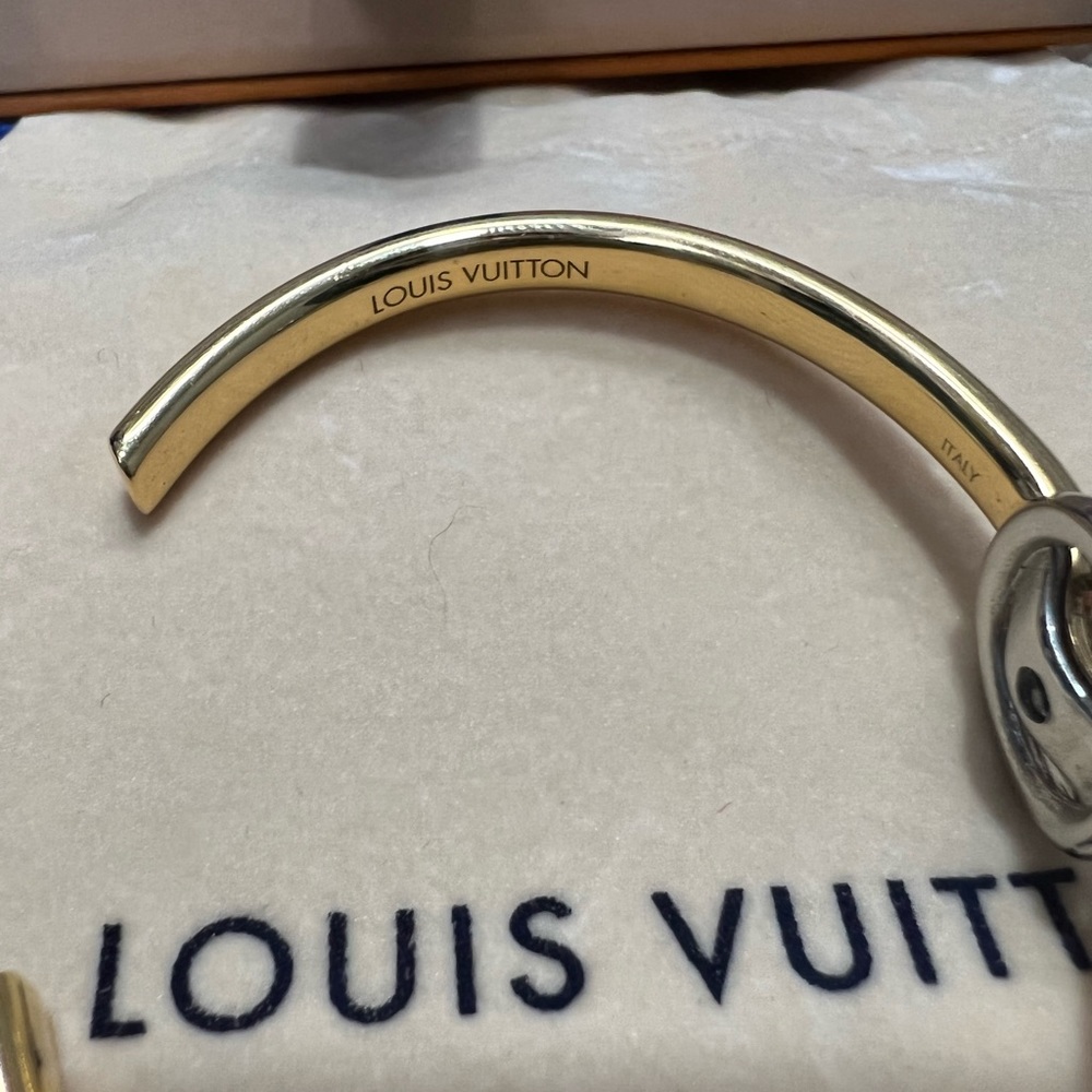 LV Bracelet - Picture 9 of 10